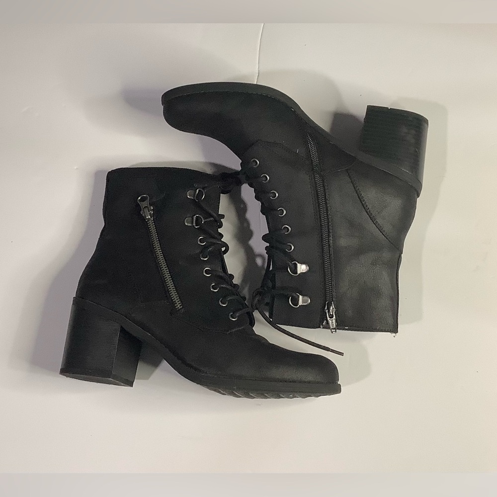 White Mountain Black Lace Up Boots